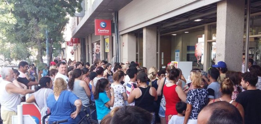 FOTO MEGATONE MASIVO INTERES. Una importante cantidad de clientes particip&oacute; del sorteo en Rafaela.