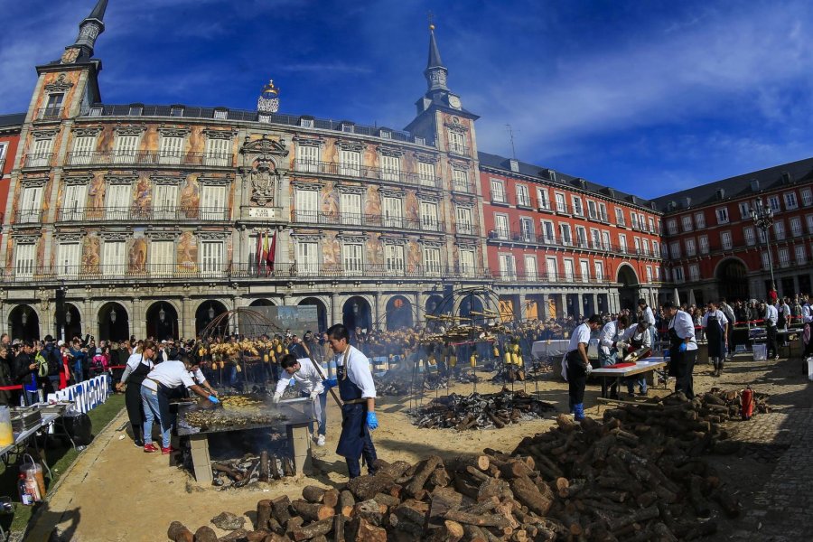 FOTO MINISTERIO DE TURISMO// PLAZA MAYOR./ Totalmente invadida por el crioll&iacute;simo asado.