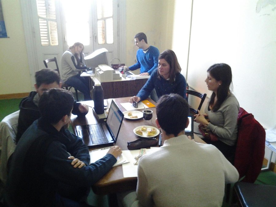 FOTO UCES UCES./ Alumnos de la Licenciatura en Comercio Exterior dando sus primeros pasos en la profesi&oacute;n.