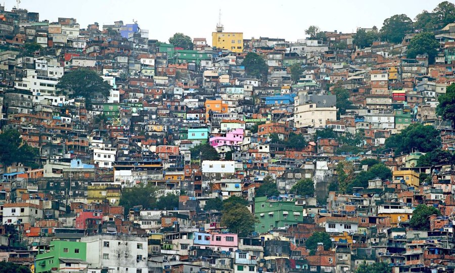 ROCINHA. Una de las favelas de Brasil, tercero en desigualdad. ROCINHA. As&iacute; viven miles de brasile&ntilde;os en esta villa. BILL GATES. El hombre m&aacute;s rico del mundo.