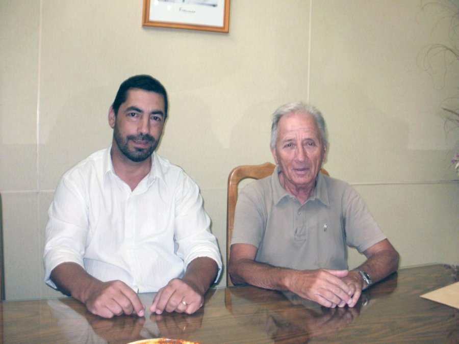 FOTO LA OPINION// ANUNCIOS. Fueron hechos por Alejandro Burgos y Rub&eacute;n Bossana.