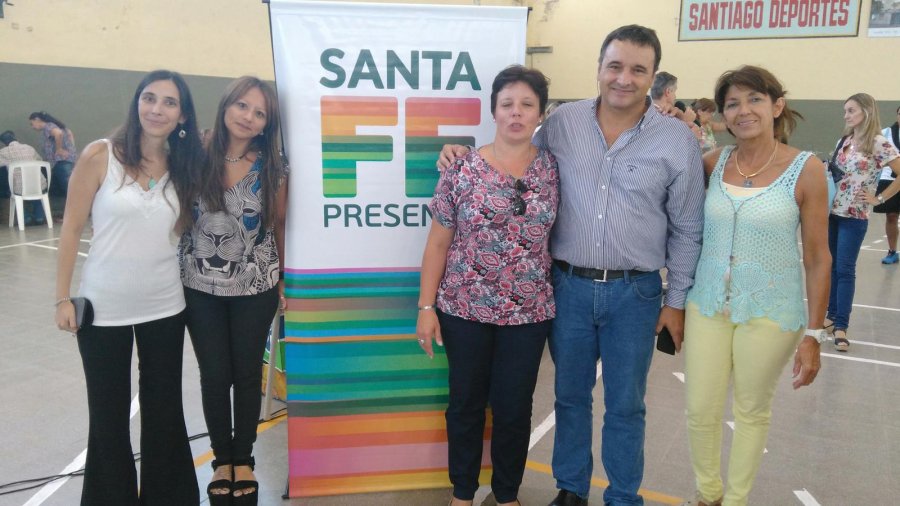 FOTO PRENSA REGIONAL III OFRECIMIENTO./ Autoridades del Ministerio de Educaci&oacute;n, presentes en el acto realizado en el CEF N&ordm; 53.