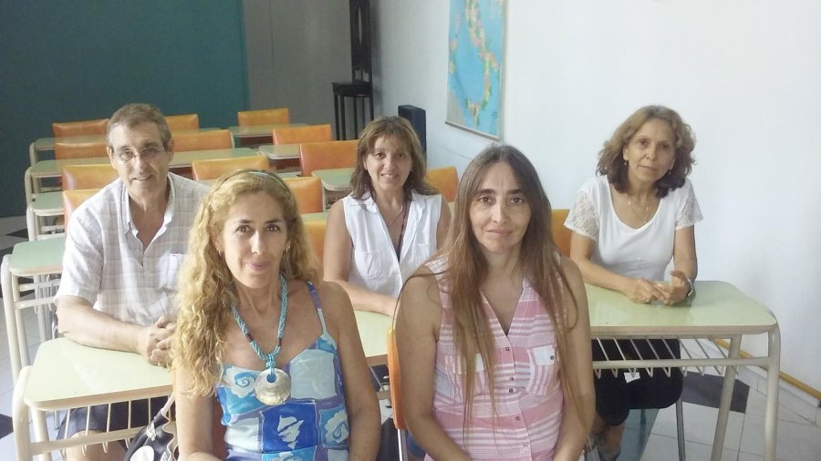 FOTO SOCIEDAD ITALIANA DE RAFAELA CURSOS./ N&eacute;stor Gramaglia, Liliana Raposo, Doris Beltramo, Alejandra Ronco y Patricia Schatzle.