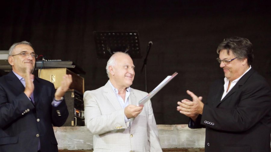 FOTO SUBSEC COM.SOC// ACTO PROTOCOLAR./ Alcides Calvo, Miguel Lifschitz y Daniel Arcidiacono.