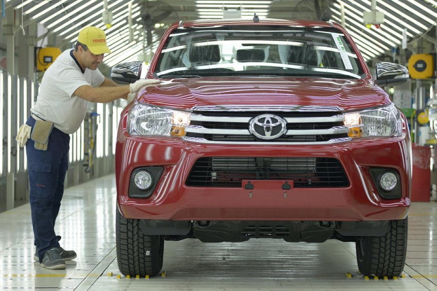 PRODUCTOS. La compañía japonesa anunció un incremento del 20% en la producción para 2017.  PLANTA. Más de 1.000.000 de unidades fueron fabricadas desde 1997 en su planta de Zárate: Hilux y SW4, líderes del mercado desde hace 11 años.