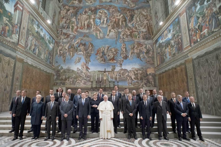 FOTO AFP-NA CAPILLA SIXTINA./ Francisco se reuni&oacute; ayer con l&iacute;deres de la Uni&oacute;n Europea.