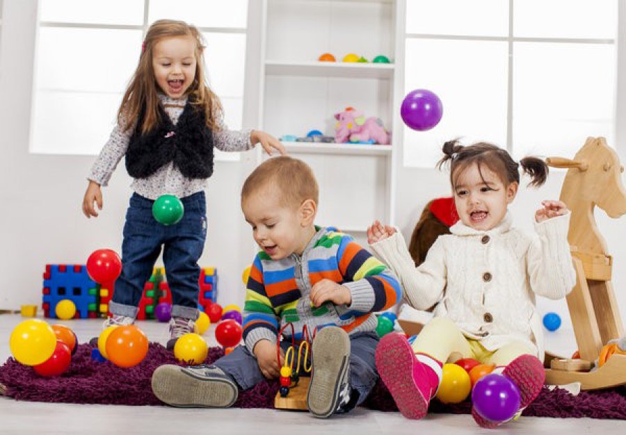 FOTO UCES SEMINARIO./ Para hablar de la primera infancia.