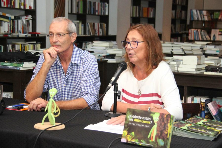 FOTO JORGE BARRERA PRESENTACION. El escritor tuvo un buen respaldo en Faber Libros.