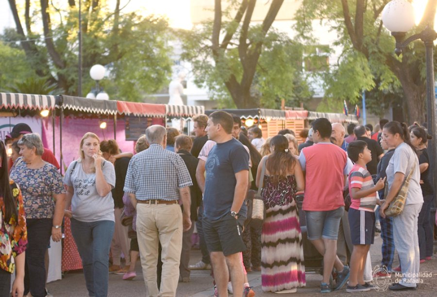 FOTO PRENSA MUNICIPALIDAD// FERIA./ La exitosa propuesta se reiterar&aacute; el s&aacute;bado y domingo venideros.