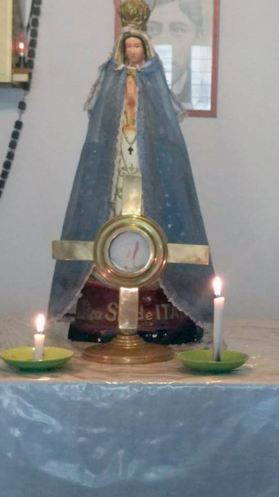 La sangre en la hostia consagrada.- Foto: Redes Sociales