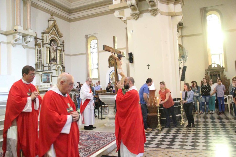 VIERNES SANTO./ La Pasión Señor fue recordada en la tarde de ayer en la Catedral San Rafael. Foto: J. Barrera