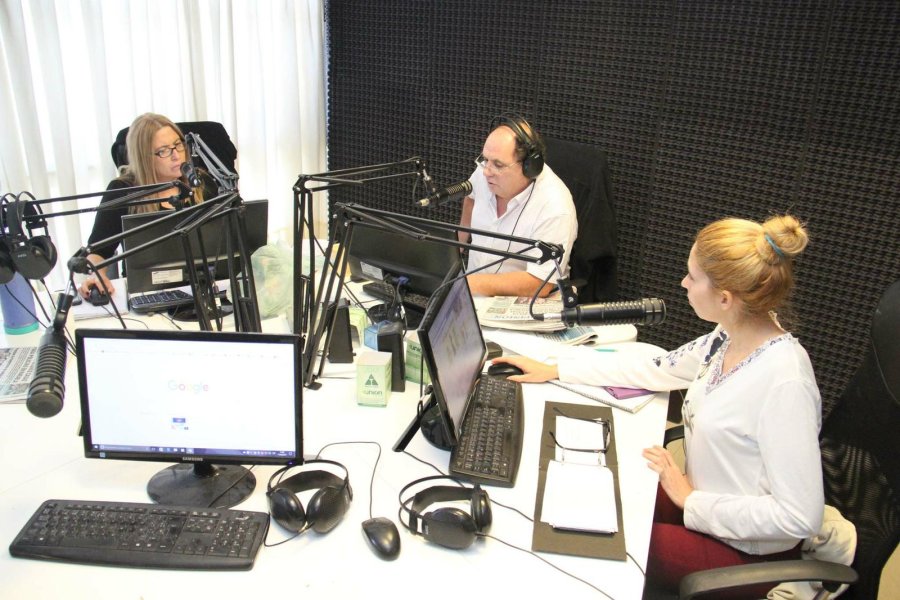 REENCUENTRO. Zanoni con parte de su equipo en el aire de LT28.- Fotos: J. Barrera