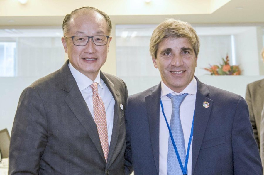 EN WASHINGTON. El ministro de Finanzas Luis Caputo se reunió con el presidente del Banco Mundial, Jim Yong Kim. Foto: NA