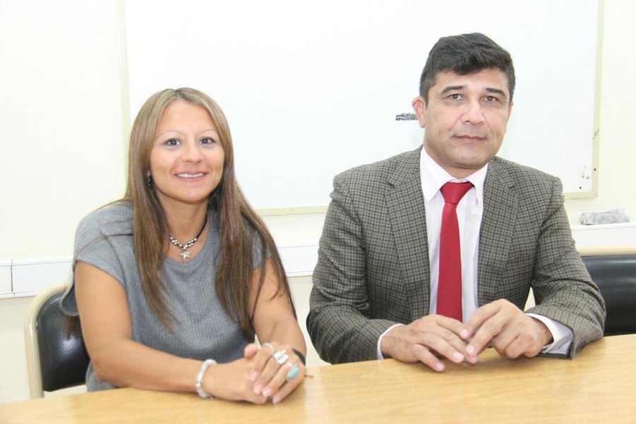 FOTO PRENSA REGIONAL III ZAPATA./ El Director Provincial de Innovaci&oacute;n Organizacional, estuvo en la ciudad junto a la titular de la Delegaci&oacute;n III de Educaci&oacute;n, Carolina Pelegry.