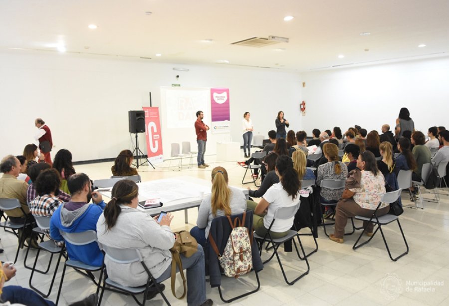 FOTO PRENSA MUNICIPALIDAD// TALLER. Masiva convocatoria a la propuesta cultural.