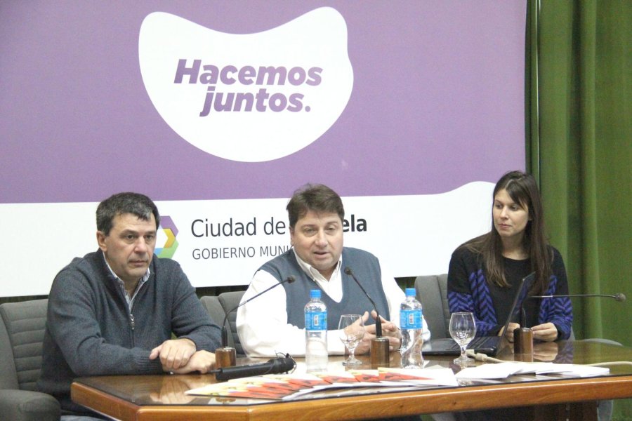 PRESENTACION./ Los encargados en el Salón Verde del Municipio. Foto: J. Barrera