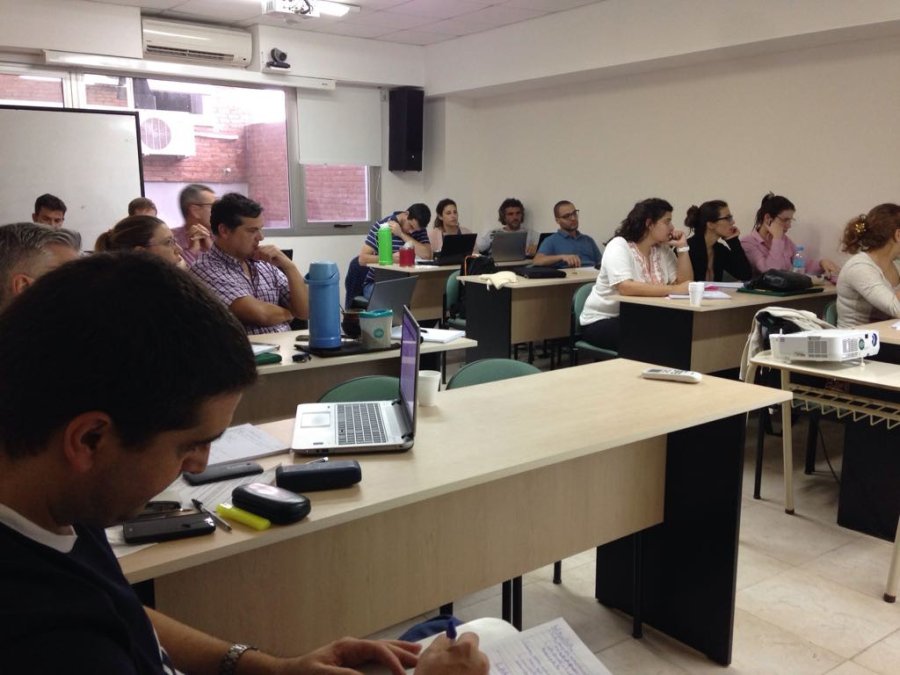 FOTO UCES UCES./ Los maestrandos cursando el "Taller de tesis anual&rdquo; .