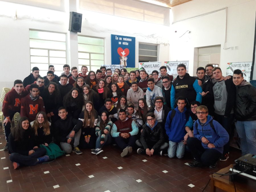 FOTO PRENSA COLEGIO// FINALISTAS./ Los integrantes de los catorce equipos que dirimieron la final.