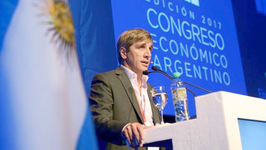 FOTO ARCHIVO NA LUIS CAPUTO. El ministro de Finanzas contin&uacute;a colocando deuda en el mercado.