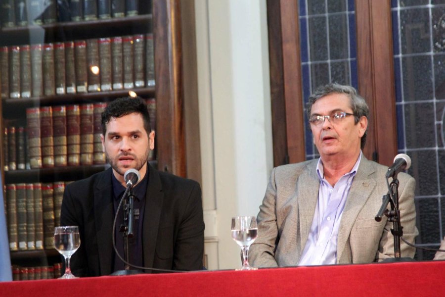 FOTO PRENSA UNL// LANZAMIENTO./ Juan Urraco y Miguel Irigoyen durante la presentaci&oacute;n.