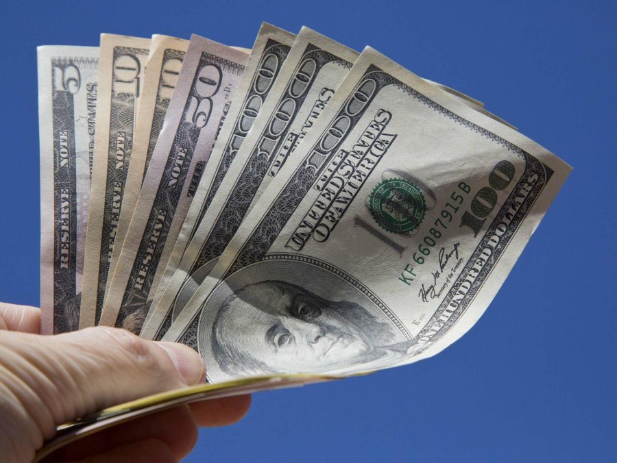 DOLARES. Vienen para la bicicleta financiera. FOTO ARCHIVO