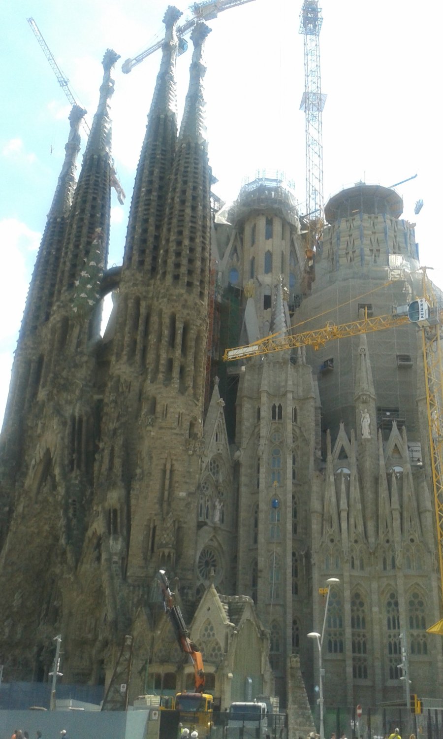 BARCELONA. La Sagrada Familia en plena construcción.