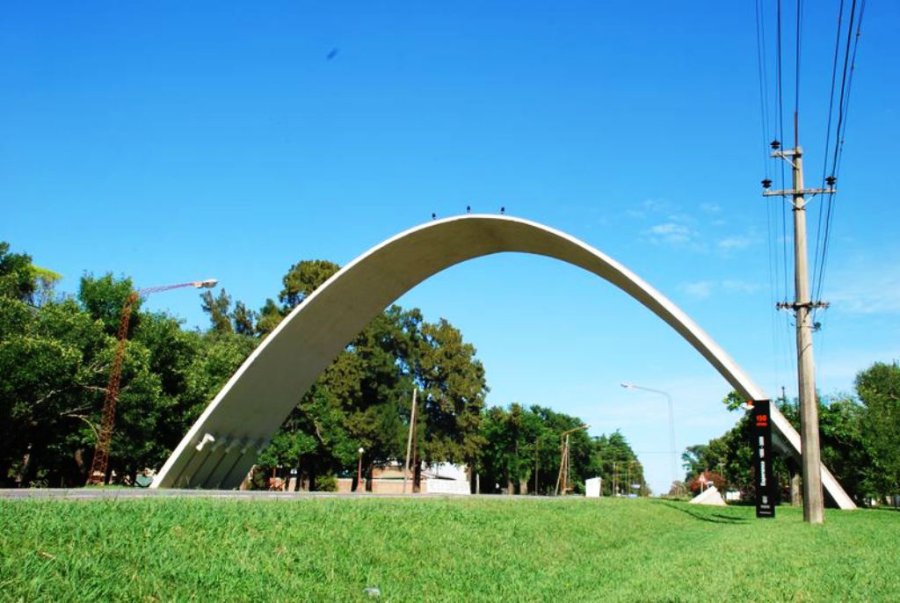 ARCO EN RUTA 70. Esperanza recibió a los suizos. FOTO ARCHIVO