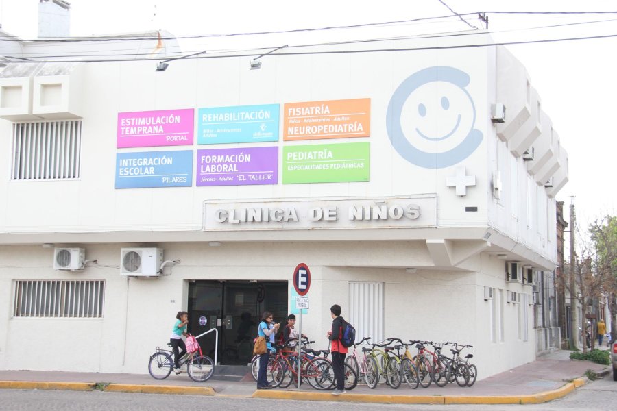 FOTO J. BARRERA// CLINICA DE NI&Ntilde;OS./ Fachada del edificio donde se desenvuelven los cinco centros.