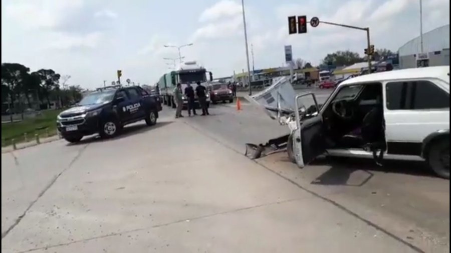 FOTO N. SAUCEDO GOLPE. El conductor del Fiat Stylo está grave, con traumatismo de cráneo.