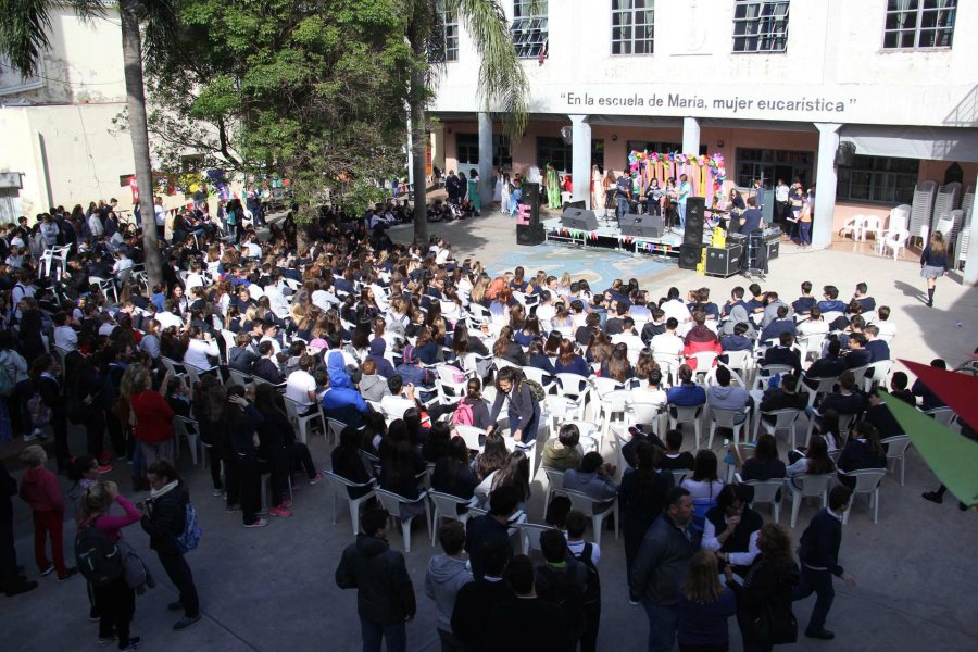 FOTO J. BARRERA// EXPRESARTE./ Bullicio y alegr&iacute;a inund&oacute; el patio del San Jos&eacute;.