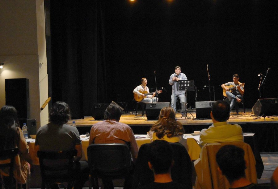 FOTOS MUNICIPIO GANADORES-/ Al término del certamen sobre el escenario del Centro Cultural Municipal. PRE COSQUIN./ Un momento de la velada en la tarde de ayer en nuestra ciudad.