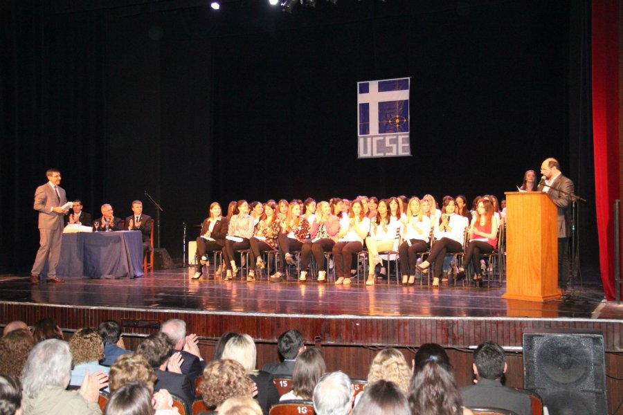 FOTOS J. BARRERA LOS EGRESADOS. Al momento de recibir los diplomas. AUTORIDADES. Lucena, Fern&aacute;ndez y Allochis.