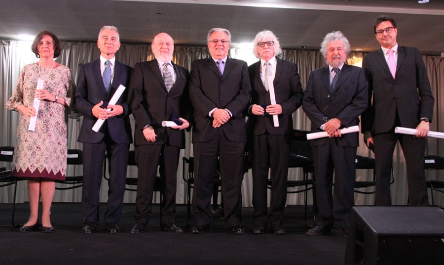 FOTO PRENSA UBA// CEREMONIA./ Los c&eacute;lebres humoristas y autoridades de la UBA.