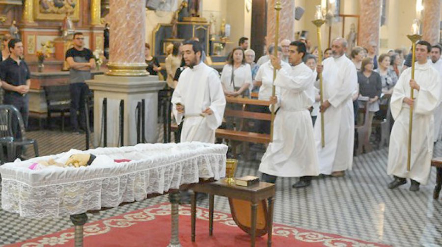 VELATORIO/ Los restos del religioso fallecido fueron velados en la Catedral.