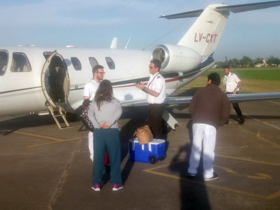 FOTO LT28 RADIO RAFAELA AERODROMO. Llegaron aviones para trasladar con r&aacute;pidez los &oacute;rganos a distintas ciudades.  AMBULANCIA. Traslad&oacute; &oacute;rganos desde el Hospital hacia el aer&oacute;dromo.