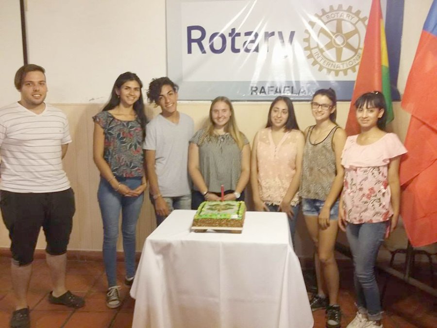FOTO PRENSA ROTARY CLUB// BECADOS./ Los estudiantes que recibieron su diploma al concluir su formaci&oacute;n secundaria.