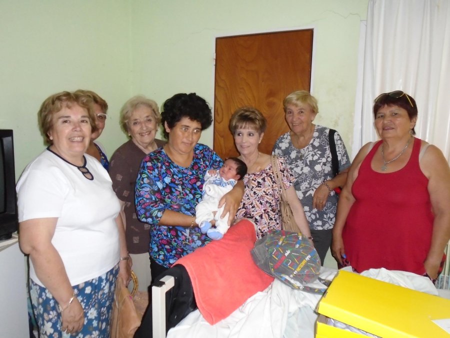 FOTO CJM AJUAR. Fue entregado a Gast&oacute;n Schum, primer beb&eacute; nacido en el Hospital en 2018.