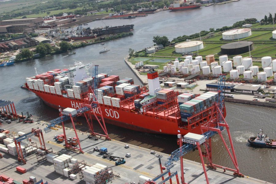 FOTO ARCHIVO IMPORTACIONES. Cada vez m&aacute;s rojo con nuestro vecino Brasil.