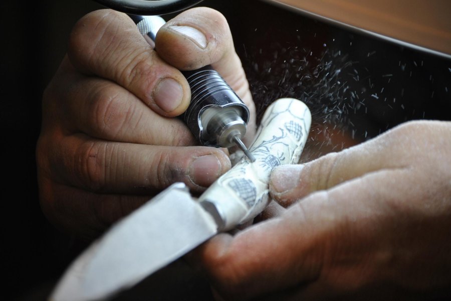 FOTO PRENSA FIESTA// ARTESANIA./Una de las especialidades que constituye un gran atractivo. HUGO DE SILVA./ Artesano que concurr&iacute;a a los primeros  encuentros. LOS PALMERAS./ Los santafesinos ser&aacute;n animadores de la edici&oacute;n 2018.