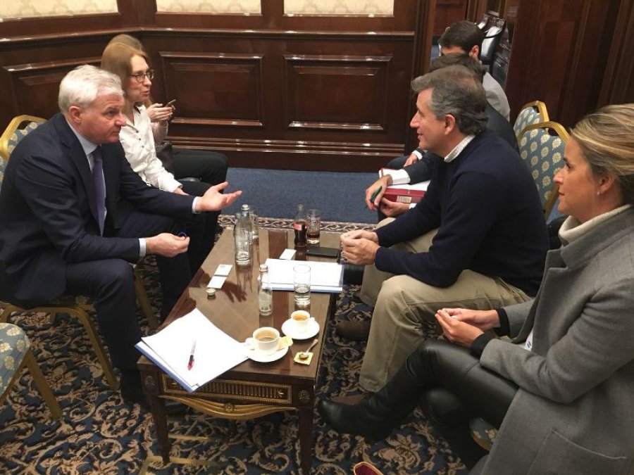 FOTO MISIONES ON LINE REUNION./ El ministro de Agroindustria Etchevehere con representantes rusos.