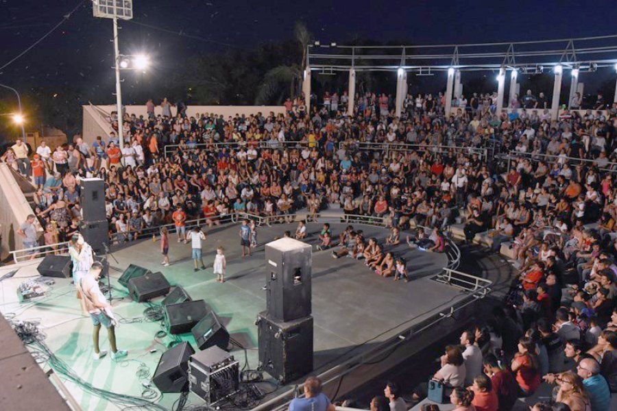FOTO SCP// NOCHE DE CUMBIA./ El anfiteatro colmado por adeptos de esa expresi&oacute;n musical.