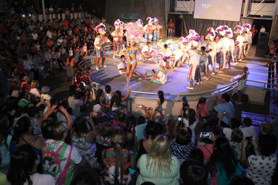 FOTO J. BARRERA A BAILAR. En el Anfiteatro, las distintas agrupaciones rafaelinas brindaron una muestra del espectáculo que ofrecerán el domingo.