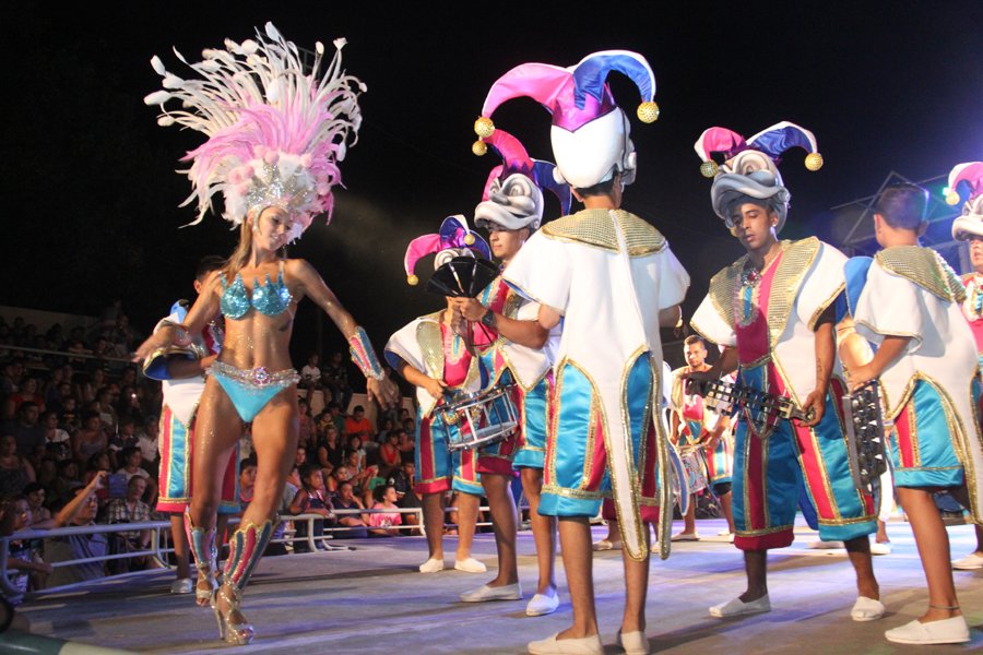FOTO PRENSA MUNICIPAL PRESENTACION. El anticipo del carnaval, el mi&eacute;rcoles pasado en el Anfiteatro.