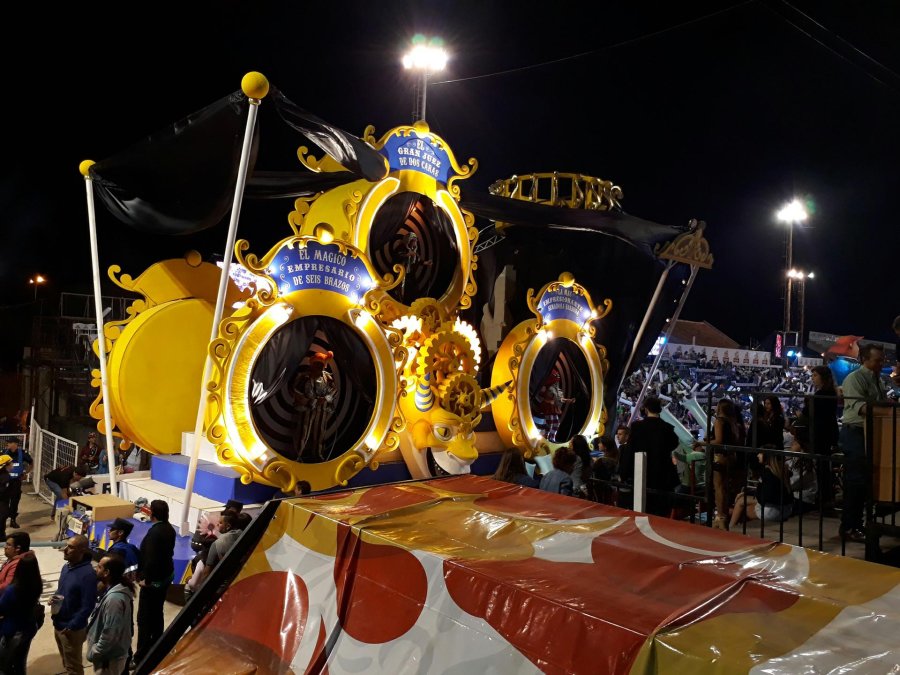 FOTO EGH GUALEGUAYCHU./ Una de las carrozas de la comparsa Papelitos (Club Juventud Unida).
