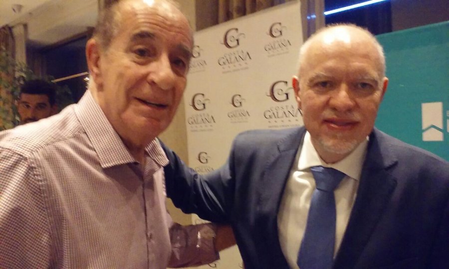 FOTO L.BARLETTA EL SALUDO. El autor de esta nota junto al destacado Fern&aacute;ndez D&iacute;az.