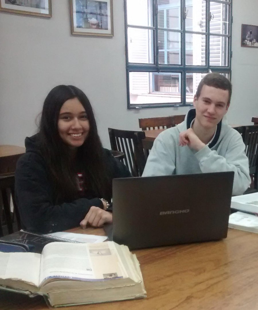 DORO PRENSA ESCUELA// ENTRE LOS MEJORES./ Luc&iacute;a Ber&oacute;n y Mariano Brasca.