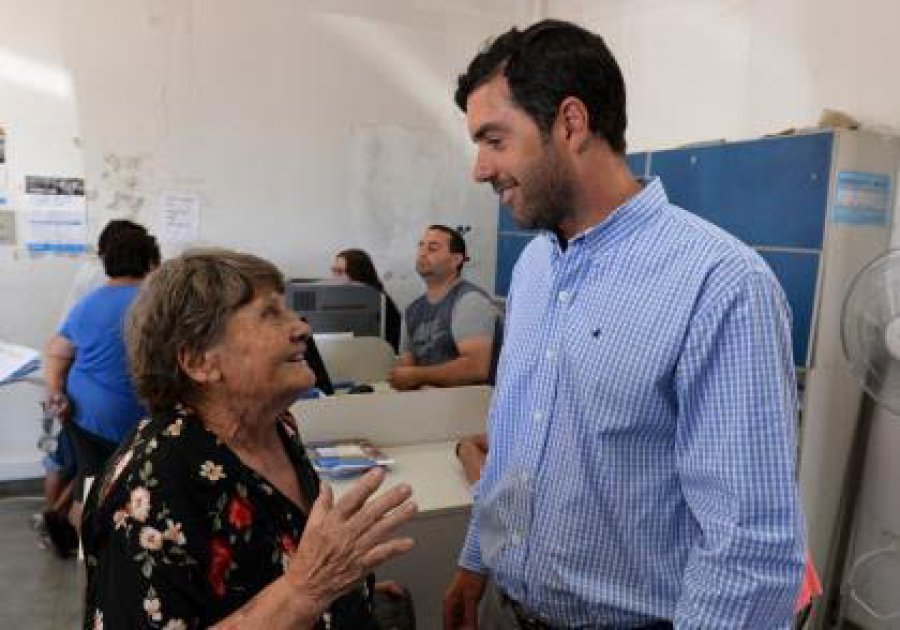 FOTO PRENSA ANSES BASAVILBASO. Con jubilados en Guernica.