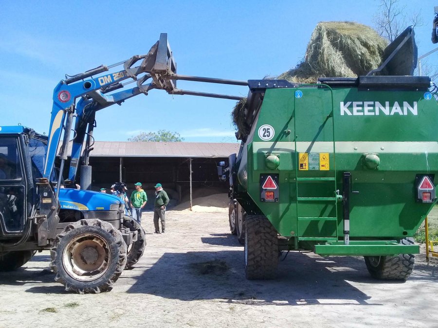 FOTO PRENSA KEENAN MIXER. La maquinaria para la alimentación ganadera de precisión.
