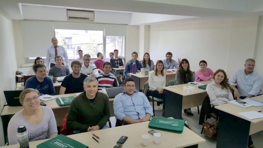 FOTO PRENSA UCES// POSGRADO./ En la UCES se ofrecen maestr&iacute;as  que permiten la actualizaci&oacute;n de los profesionales.