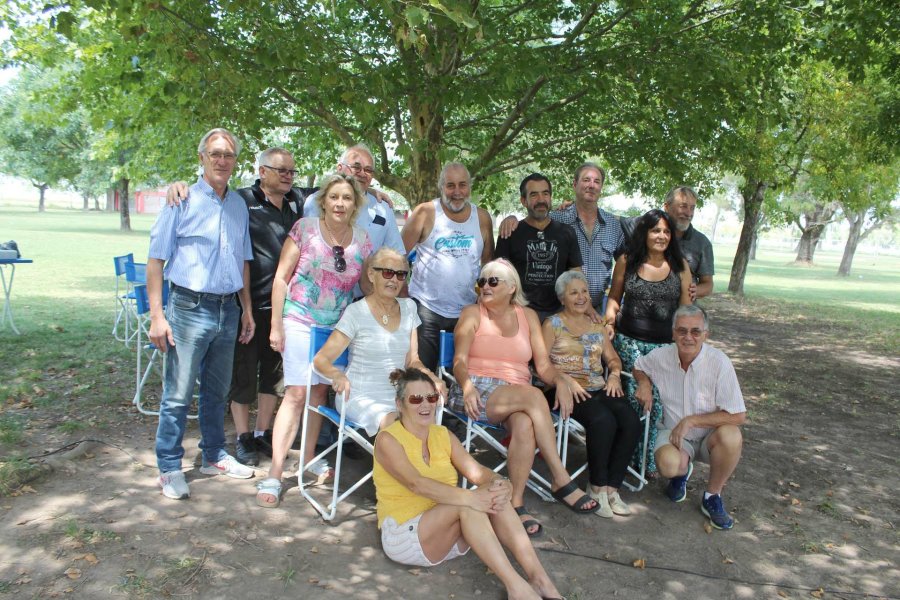 FOTO O FRANA// REENCUENTRO./ Los exacampantes se congregaron para evocar  gratos momentos compartidos en  1972, cuando interven&iacute;an en calidad de estudiantes.